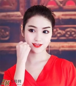 蘭蔻菁純唇膏195多少錢(qián)？蘭蔻絲絨唇膏195專柜價(jià)格