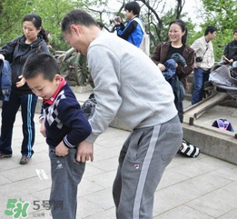 清明節(jié)穿什么衣服？清明節(jié)是適合穿什么衣服？