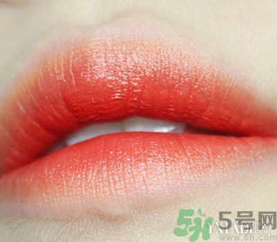 咬唇妝用什么口紅好？咬唇妝適合哪種嘴唇？