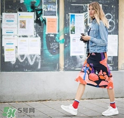 春天牛仔外套怎么搭配？春天牛仔外套怎么搭配好看？