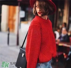 紅色衣服配什么顏色褲子？紅色衣服配什么褲子好看？