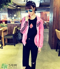 熒光色衣服怎么搭配？熒光色衣服怎么搭配好看？