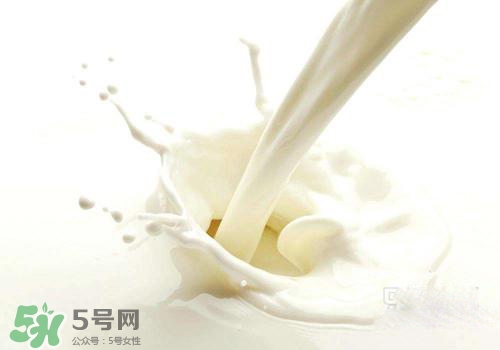 牛奶苦是怎么回事？牛奶苦能喝嗎？