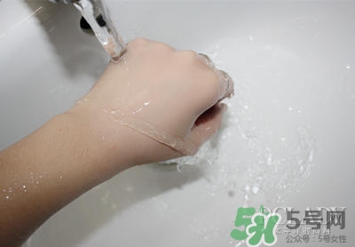 植村秀小燈泡584和784哪個(gè)白？植村秀小燈泡584和784對(duì)比
