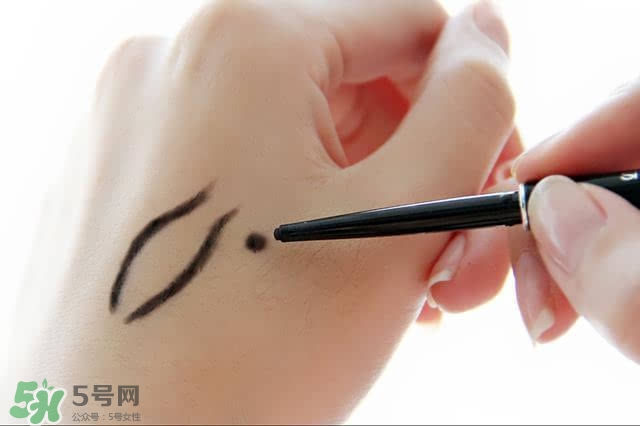 植村秀眼線筆怎么轉(zhuǎn)？植村秀如膠似漆眼線筆轉(zhuǎn)不出來