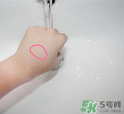 植村秀小燈泡584和784哪個(gè)白？植村秀小燈泡584和784對(duì)比