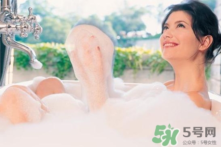 皮膚過敏可以洗澡嗎？洗澡會(huì)加重皮膚過敏嗎？
