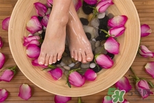艾草泡腳治月經(jīng)不調(diào)嗎？?月經(jīng)不調(diào)能用艾草泡腳嗎？