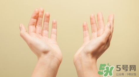 早起手心發(fā)熱怎么回事？早起手心為什么發(fā)熱？