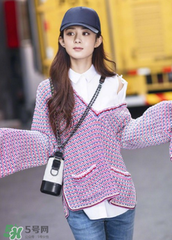 香奈兒gabrielle手袋怎么搭配？chanel gabrielle包包怎么背好看？