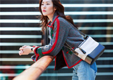 香奈兒gabrielle手袋怎么搭配？chanel gabrielle包包怎么背好看？