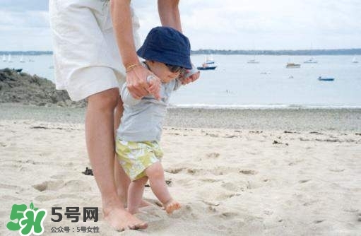 寶寶用學(xué)步車(chē)到底好不好 寶寶用學(xué)步車(chē)好嗎