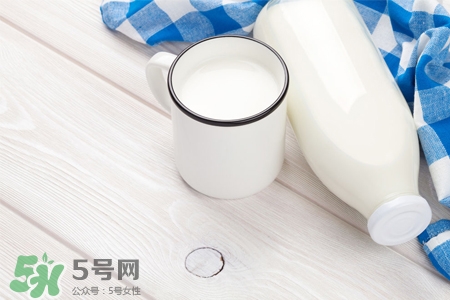 過敏性鼻炎可以喝牛奶嗎？鼻炎患者可以喝牛奶嗎？