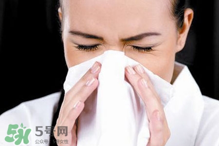 過敏性鼻炎能抽煙嗎？抽煙會使過敏性鼻炎加重嗎？