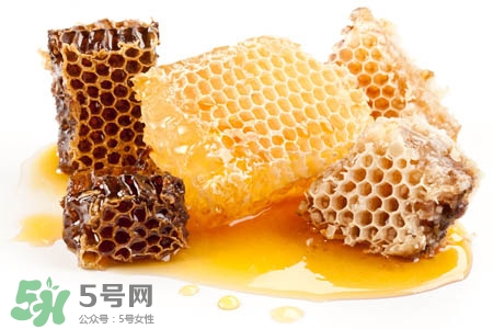 過敏性鼻炎可以吃蜂蜜嗎？過敏性鼻炎能不能吃蜂蜜？