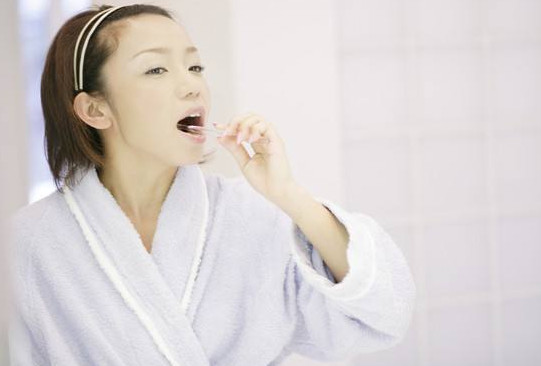 刷牙的時(shí)候惡心干嘔是怎么回事？刷牙時(shí)惡心干嘔是怎么回事