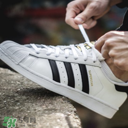 adidas貝殼頭正品多少錢(qián)？阿迪達(dá)斯貝殼頭鞋專柜價(jià)格