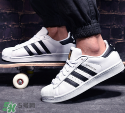 adidas貝殼頭正品多少錢(qián)？阿迪達(dá)斯貝殼頭鞋專柜價(jià)格