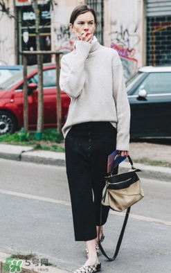 loewe puzzle怎么背好看？loewe puzzle怎么搭配好看？