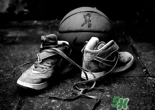 亞瑟士和耐克哪個好？asics和nike跑鞋哪個更好？