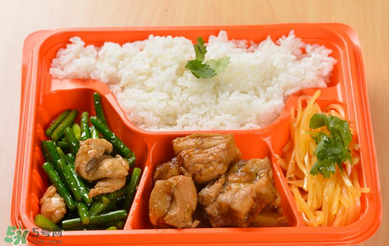 吃快餐抽兩瓶黑血是真的嗎？吃快餐血會(huì)變黑嗎？