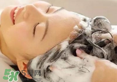 頭發(fā)掉的厲害怎么辦？頭發(fā)掉的厲害是什么原因
