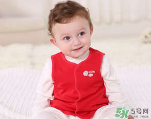 寶寶四月份穿什么衣服？四月份怎么給寶寶穿衣服？
