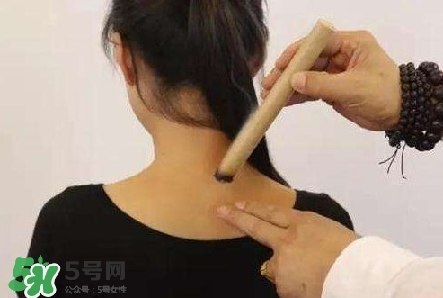 頸椎疼艾灸哪里？艾灸頸椎視頻教程