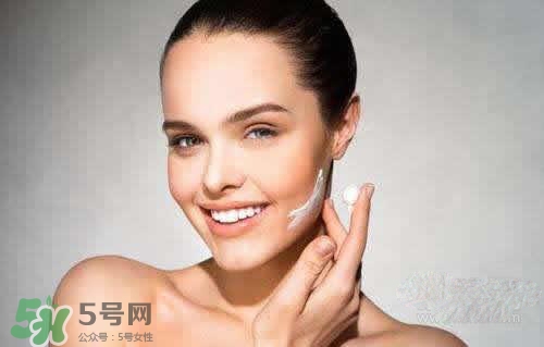 涂了隔離還要涂bb霜嗎？先涂隔離還是先涂bb霜？