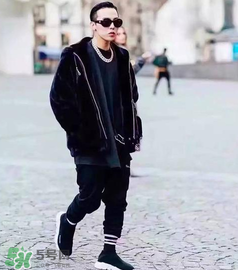 今年流行乾隆皇帝的鞋是什么牌子？乾隆皇帝同款鞋是哪個品牌？