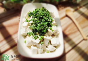 香椿拌豆腐可以隔夜吃嗎？隔夜的香椿拌豆腐能吃嗎？