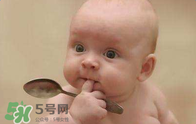 四個月的寶寶可以喝果汁嗎？寶寶四個月能喝果汁嗎？