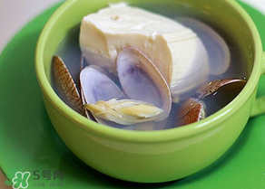 花甲能和豆腐一起吃嗎？花甲和豆腐能一起吃嗎？