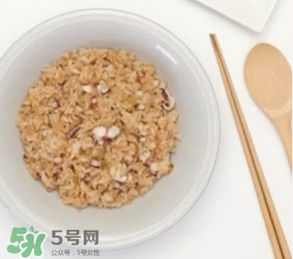 ?黃油魷魚炒飯怎么做？?黃油魷魚炒飯的做法