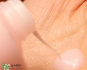 蘭嘉絲汀粉水和蘭蔻粉水哪個好？蘭嘉絲汀粉水和蘭蔻粉水對比
