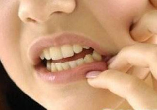 牙齒松動(dòng)怎么回事？牙齒松動(dòng)是什么原因呢