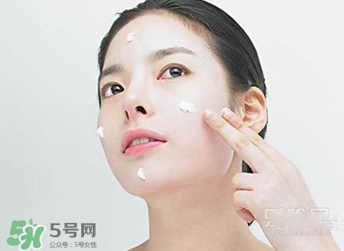 肌底液可以當精華用嗎？肌底液可以代替精華嗎？