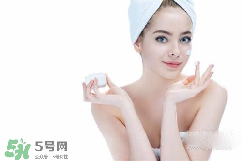 肌底液晚上可以用嗎？肌底液白天還是晚上用