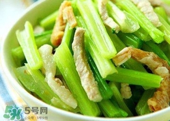 芹菜怎么炒好吃？芹菜怎么炒不苦