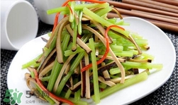 芹菜怎么炒好吃？芹菜怎么炒不苦