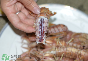 皮皮蝦中間硬的能吃嗎？皮皮蝦中間硬的是什么？