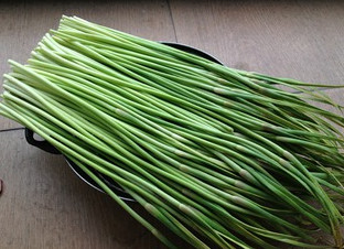 怎樣腌蒜苔才好吃？家常腌蒜苔的方法