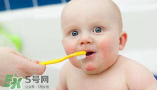 寶寶不肯刷牙一刷就哭怎么辦？怎么樣讓寶寶養(yǎng)成刷牙的習(xí)慣？