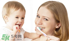 寶寶不肯刷牙一刷就哭怎么辦？怎么樣讓寶寶養(yǎng)成刷牙的習(xí)慣？