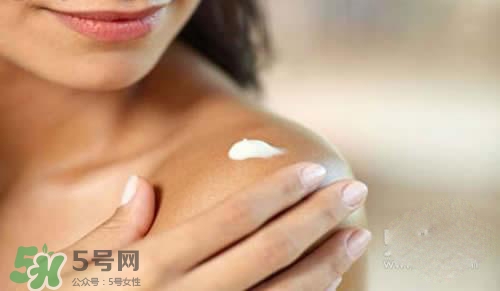 天天洗澡身上還癢是怎么回事？天天洗澡身上還癢怎么辦？