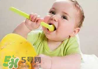 為什么不能給寶寶吃果凍？寶寶千萬不能吃的5種危險食物