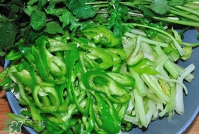 芹菜和青椒能一起炒嗎？青椒炒芹菜的做法