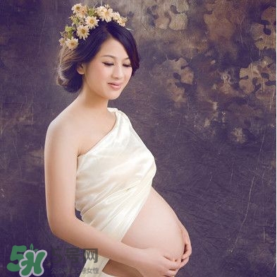 孕婦摸肚子會繞頸嗎？孕婦摸肚子胎兒能感受到嗎？
