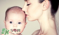 寶寶一般在什么時(shí)候會(huì)叫爸爸媽媽？寶寶說(shuō)話和智力有關(guān)系嗎