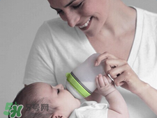 Comotomo可么多么硅膠奶瓶顏色有幾種？Comotomo可么多么有幾個(gè)顏色?